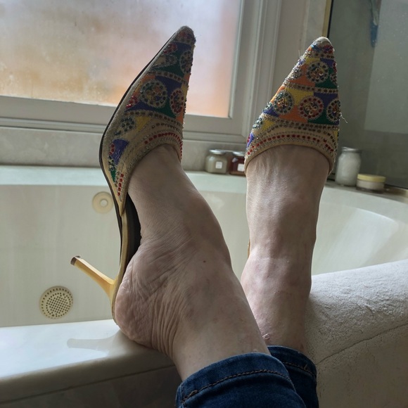 Heeled mule slippers, embroidery & beads, Size 6.5 - Picture 11 of 11